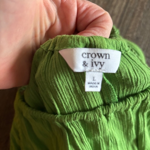 Crown & Ivy size large summer top - Picture 7 of 8